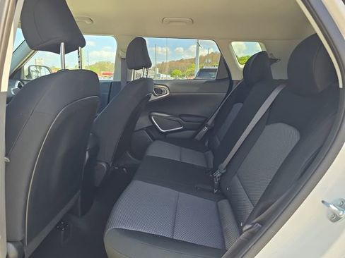 Used 2023 Kia Soul LX w/ LX Technology Package image 12