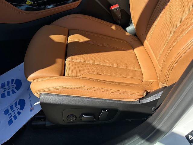 Used 2025 BMW X4 xDrive30i AWD/4WD image 11