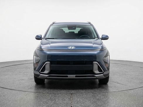 Used 2025 Hyundai Kona SEL image 2