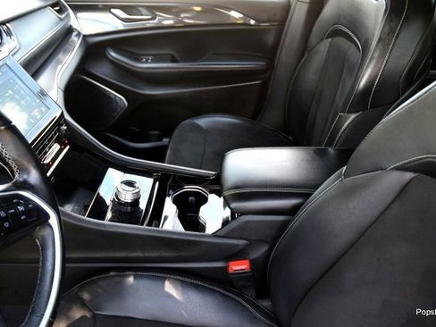 Used 2022 Jeep Grand Cherokee L Laredo image 8