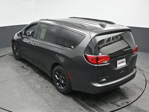 Used 2020 Chrysler Pacifica Touring-L Plus image 31