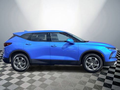 Used 2025 Chevrolet Blazer LT FWD image 6