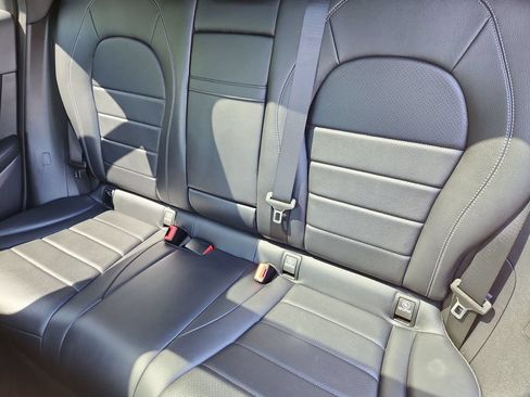Used 2019 Mercedes-Benz GLC 300 4MATIC image 25