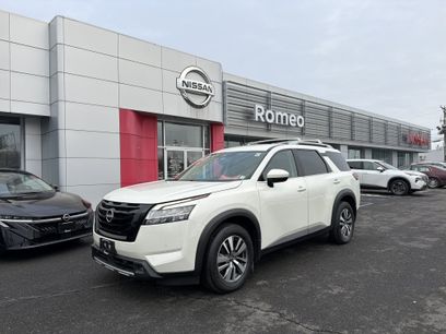 Certified 2022 Nissan Pathfinder SL w/ SL Black Package