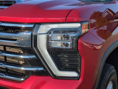 Used 2024 Chevrolet Silverado 2500 LTZ w/ LTZ Convenience Package AWD/4WD image 9