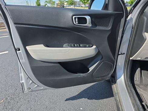 Used 2026 Hyundai Venue SEL FWD image 9