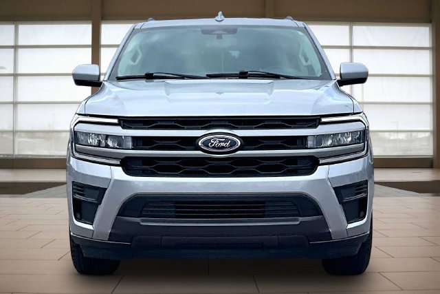 Used 2024 Ford Expedition XLT AWD/4WD image 3