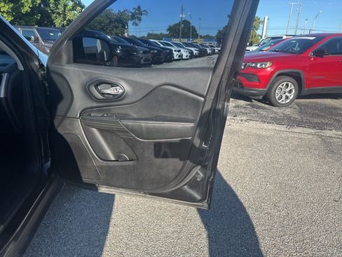 Used 2015 Jeep Cherokee Limited image 21