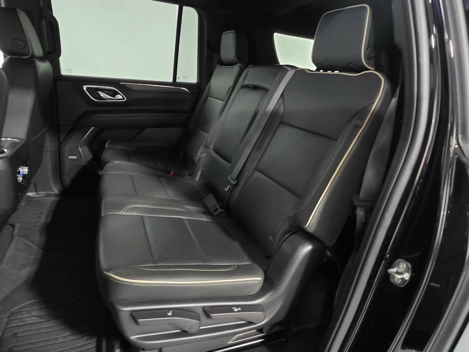 Used 2023 GMC Yukon XL SLT AWD/4WD image 16