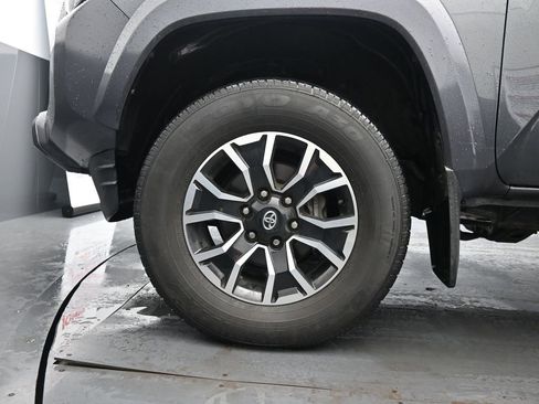 Used 2022 Toyota Tacoma TRD Sport image 12