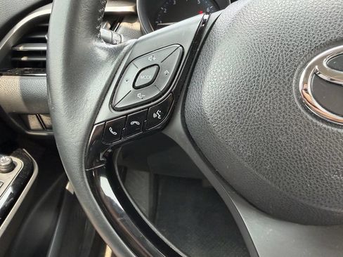 Used 2020 Toyota C-HR Limited FWD image 16