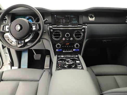 Used 2024 Rolls-Royce Cullinan w/ Cullinan Package AWD/4WD image 18