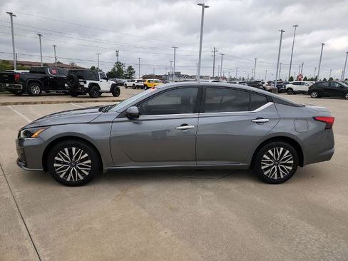 Certified 2023 Nissan Altima 2.5 SV image 8