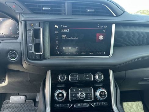 Used 2022 GMC Yukon Denali w/ Denali Premium Package RWD image 25