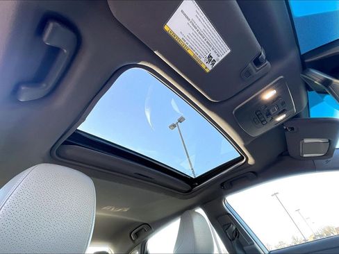 Used 2019 Toyota Avalon Limited image 12