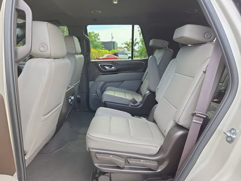 Certified 2022 GMC Yukon SLT w/ SLT Luxury Package RWD image 9