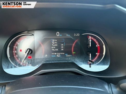 Used 2025 Toyota RAV4 XLE image 16