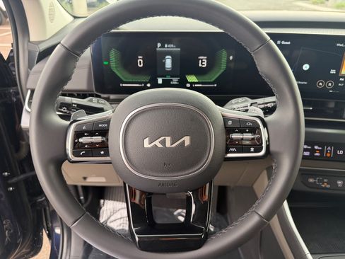 Certified 2025 Kia Carnival LXS FWD image 21