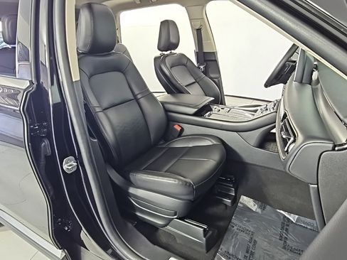 Used 2023 Lincoln Aviator AWD w/ Premium Package image 19