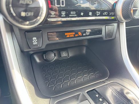 Used 2020 Toyota RAV4 LE w/ All Weather Liner Package AWD/4WD image 24