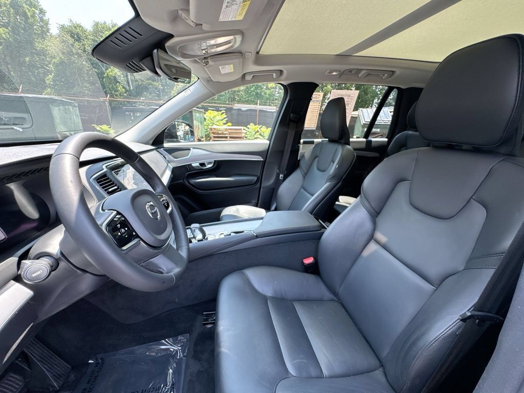Used 2024 Volvo XC90 B5 Core AWD/4WD image 13