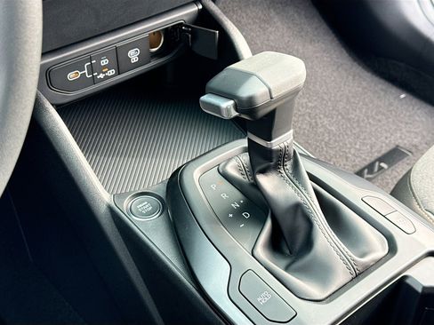 New 2025 Kia K4 LXS image 10