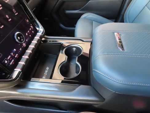 Used 2025 GMC Yukon AT4 AWD/4WD image 24