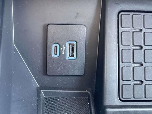 Used 2023 Ford F150 Limited image 24