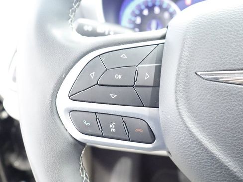 Certified 2023 Chrysler Pacifica Touring-L FWD image 32
