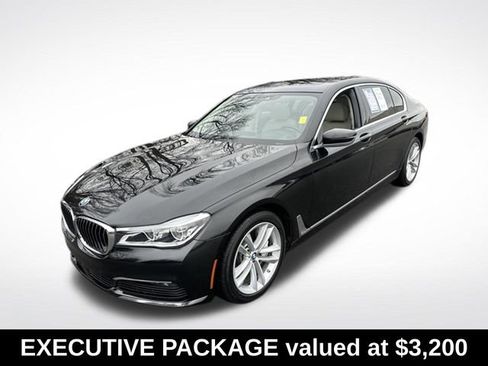 Used 2018 BMW 750i xDrive AWD/4WD image 3