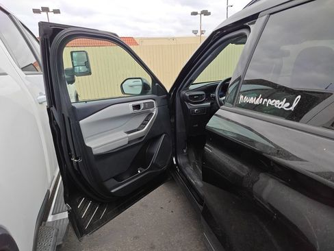 Used 2022 Ford Explorer XLT w/ Equipment Group 202A AWD/4WD image 7