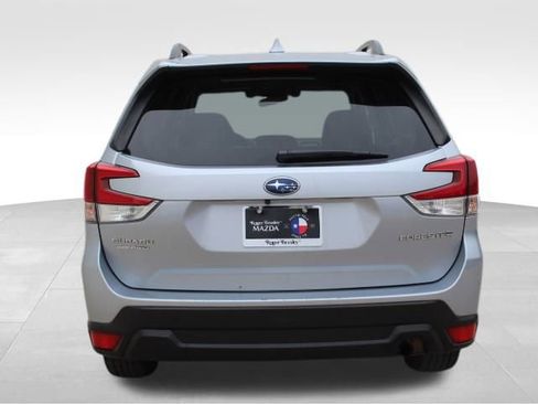 Used 2020 Subaru Forester Premium image 7