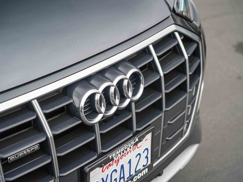 Used 2021 Audi Q5 2.0T Premium w/ Convenience Package AWD/4WD image 3