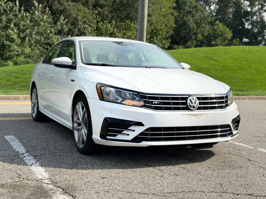 Used 2018 Volkswagen Passat 2.0T R-Line FWD image 3