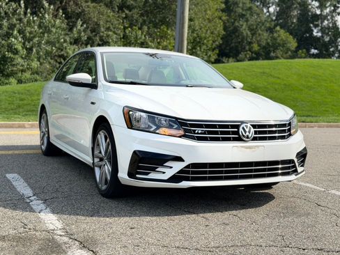 Used 2018 Volkswagen Passat 2.0T R-Line FWD image 3
