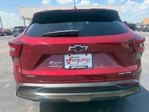 Used 2024 Chevrolet Trax ACTIV w/ Sunroof Package FWD image 15
