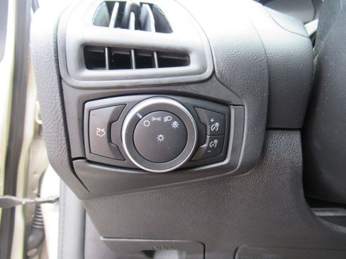 Used 2018 Ford Focus SE FWD image 20