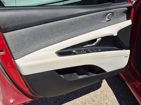 Used 2023 Hyundai Elantra Limited FWD image 14