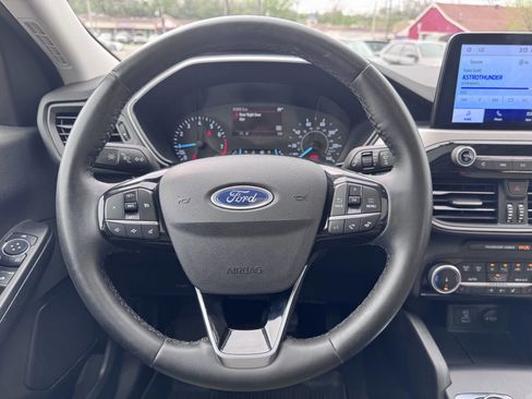 Used 2022 Ford Escape SE w/ SE Sport Appearance Package image 25