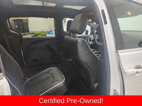 Used 2026 Chrysler Pacifica Limited image 33