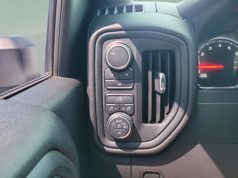 Used 2021 Chevrolet Silverado 2500 Custom w/ Custom Value Package AWD/4WD image 19