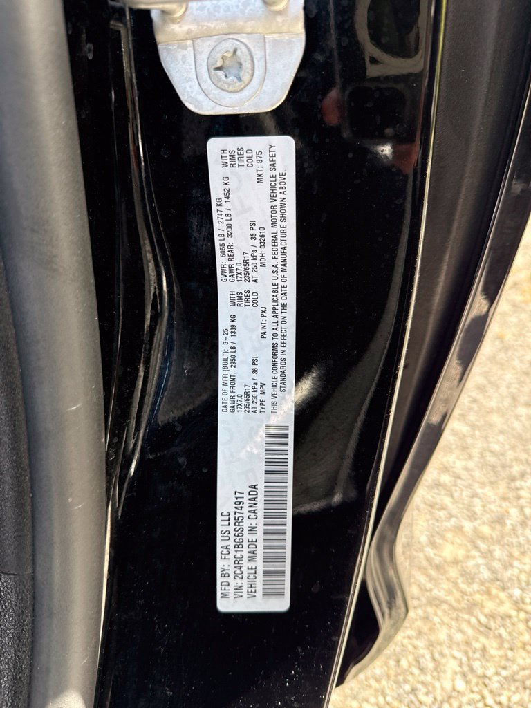 Used 2025 Chrysler Pacifica Select FWD image 12