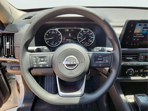 Used 2026 Nissan Pathfinder S FWD image 19
