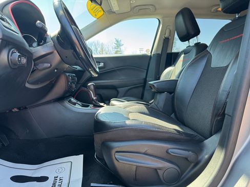 Used 2019 Jeep Compass Trailhawk AWD/4WD image 17