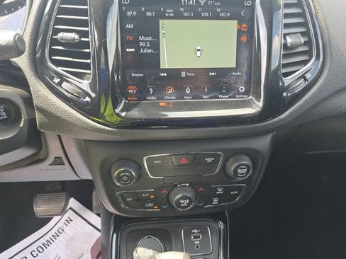 Used 2019 Jeep Compass Latitude AWD/4WD image 10