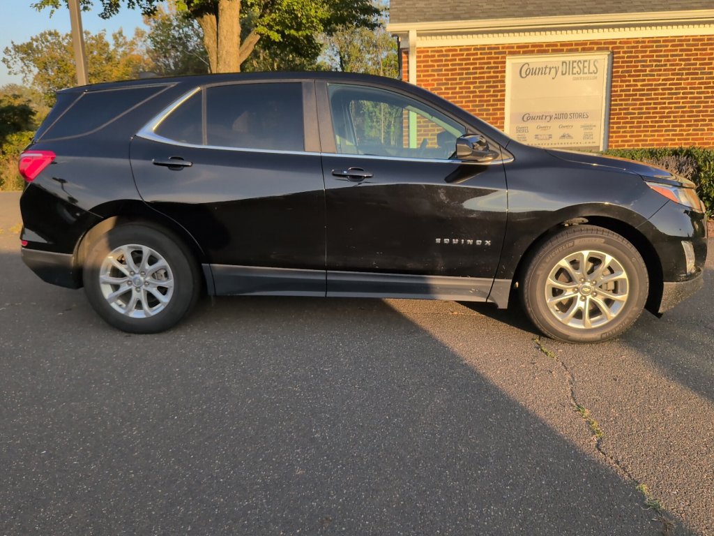 Used 2021 Chevrolet Equinox LT FWD image 2