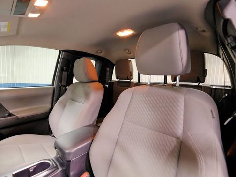 Used 2022 Toyota Tacoma SR w/ SR Convenience Package image 27