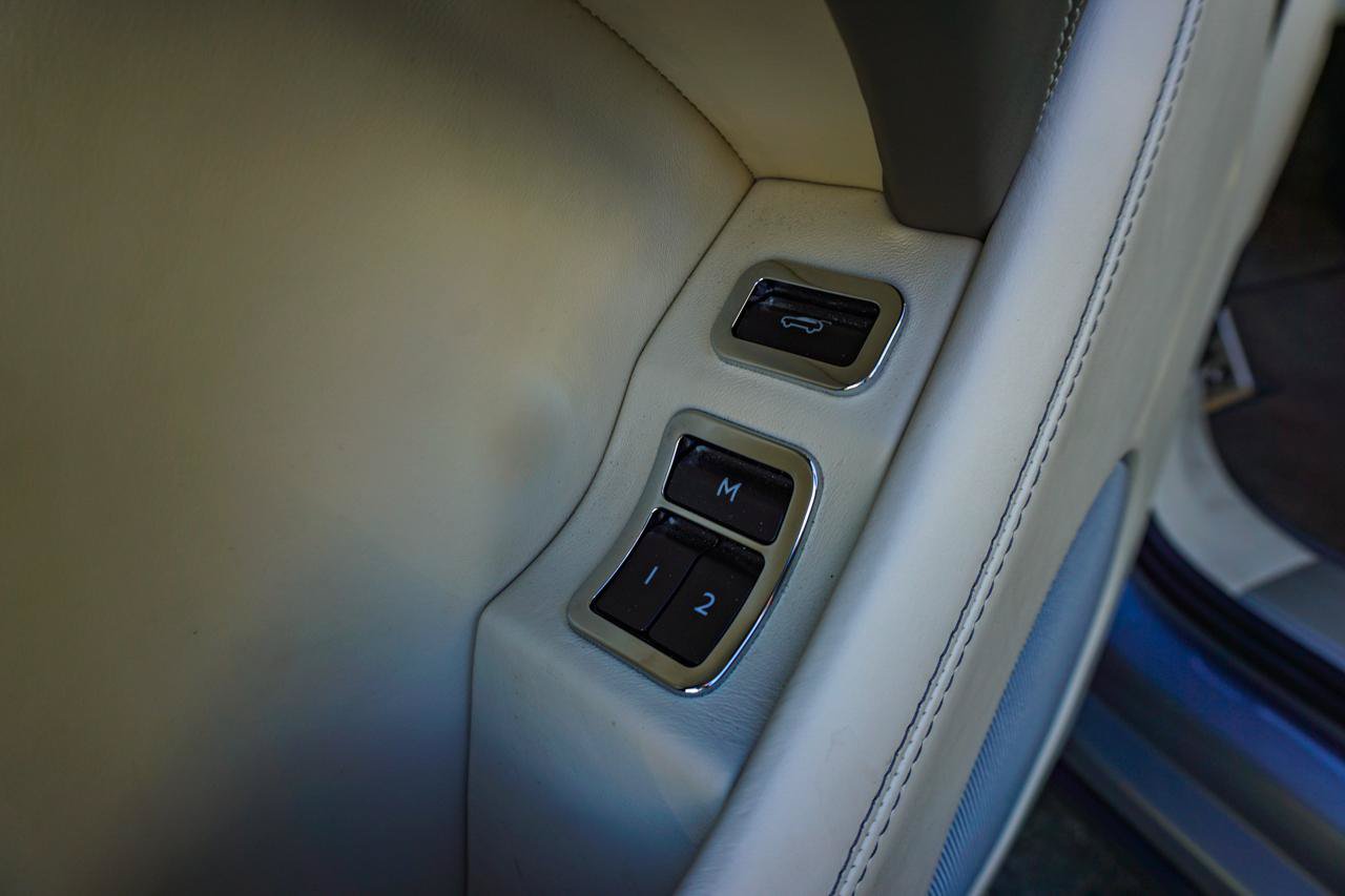 Used 2017 Bentley Bentayga AWD/4WD image 47