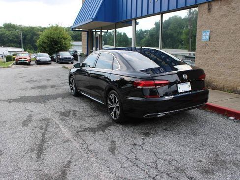 Used 2021 Volkswagen Passat 2.0T SE FWD image 4