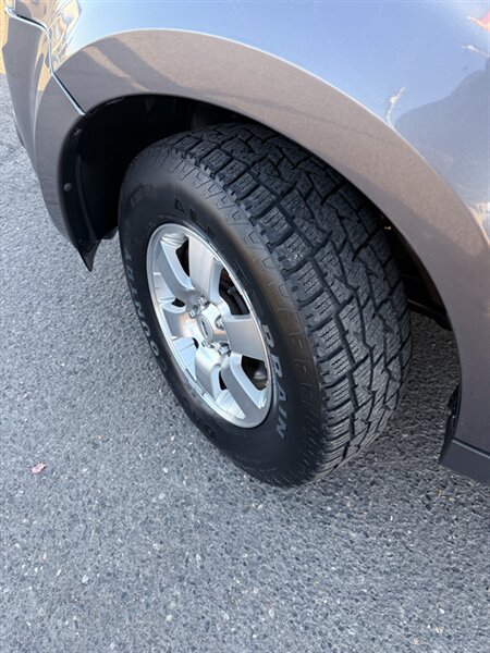Used 2012 Ford Escape Limited AWD/4WD image 24
